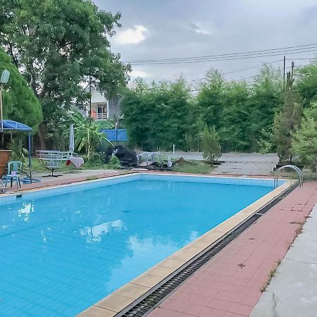 Rumah Panggung Guest House Syariah Mitra Reddoorz Cirebon Buitenkant foto
