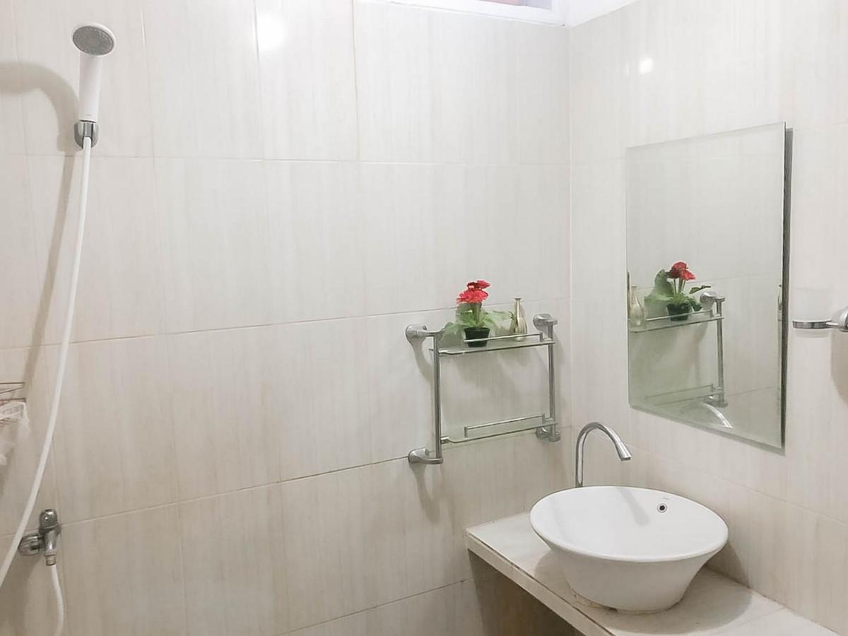 Rumah Panggung Guest House Syariah Mitra Reddoorz Cirebon Buitenkant foto