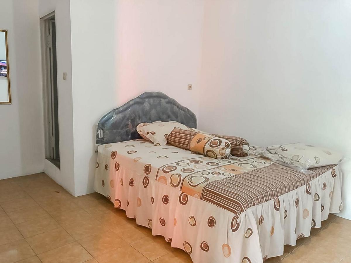 Rumah Panggung Guest House Syariah Mitra Reddoorz Cirebon Buitenkant foto