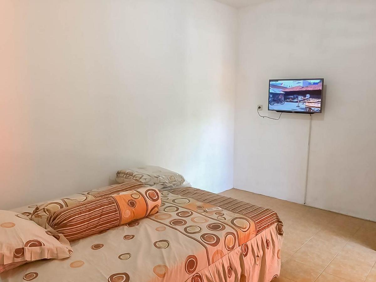 Rumah Panggung Guest House Syariah Mitra Reddoorz Cirebon Buitenkant foto