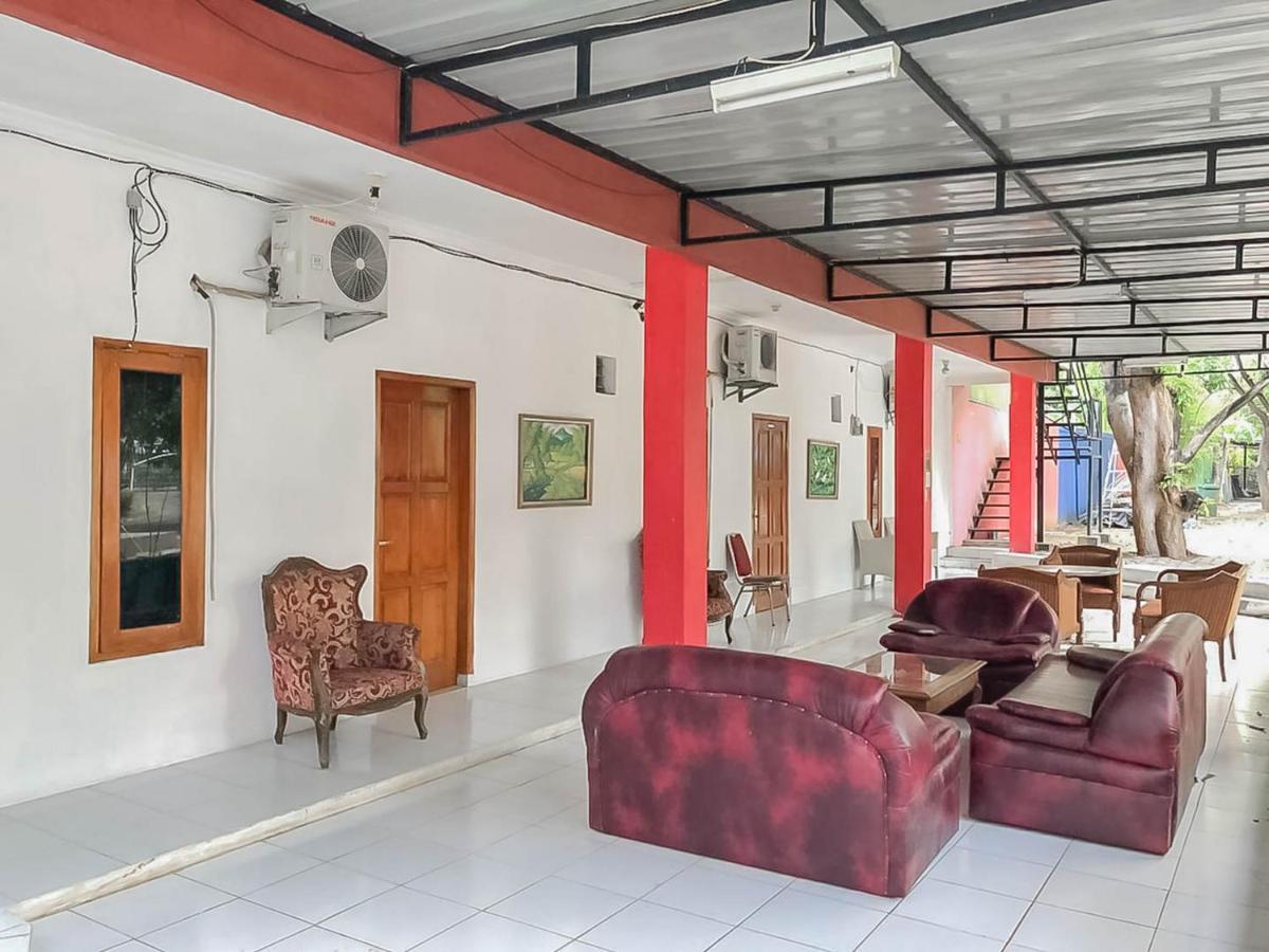 Rumah Panggung Guest House Syariah Mitra Reddoorz Cirebon Buitenkant foto